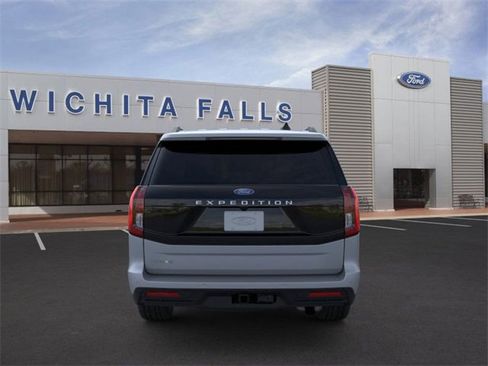 New 2025 Ford Expedition Active image 5