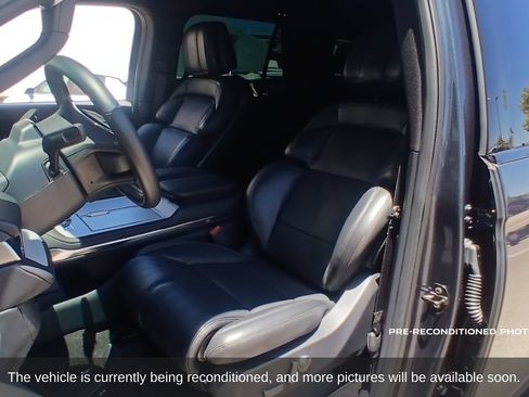 Used 2025 Lincoln Navigator L Reserve w/ Jet Appearance Package AWD/4WD image 12