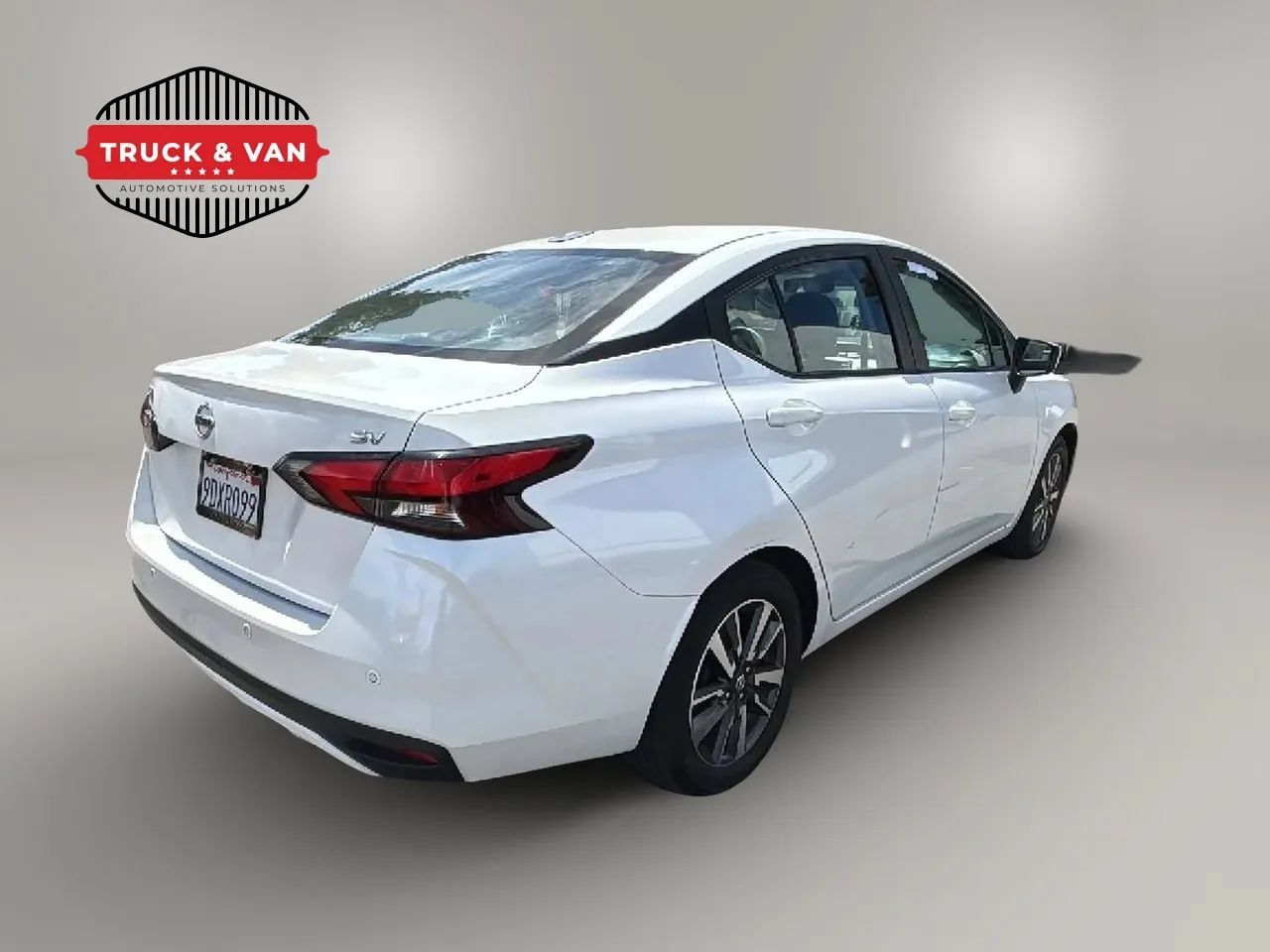 Used 2022 Nissan Versa SV FWD image 5