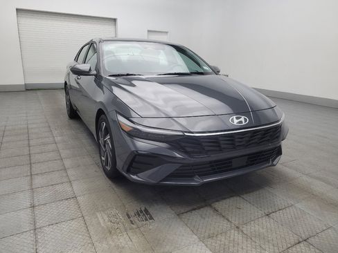 Used 2025 Hyundai Elantra SEL FWD image 13