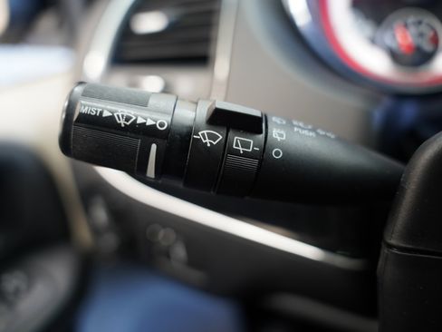 Used 2018 Dodge Grand Caravan SXT image 14