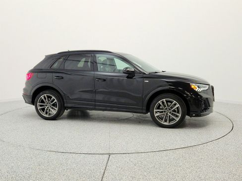 Used 2022 Audi Q3 2.0T Premium Plus w/ Premium Plus Package AWD/4WD image 11