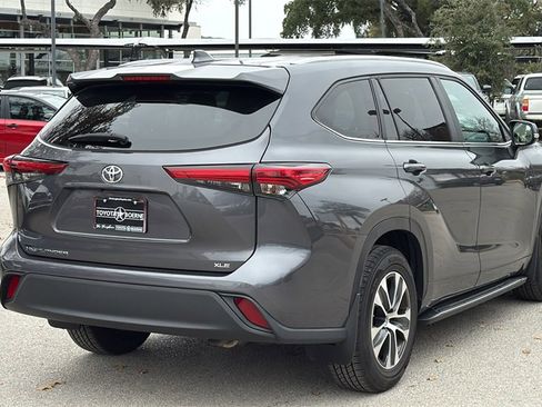 Used 2023 Toyota Highlander XLE image 6