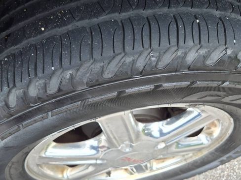 Used 2006 GMC Envoy SLT AWD/4WD image 9