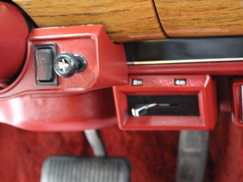 Used 1986 Jeep Grand Wagoneer image 20