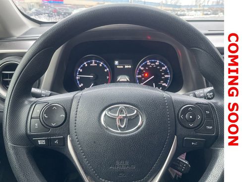 Used 2018 Toyota RAV4 LE image 10