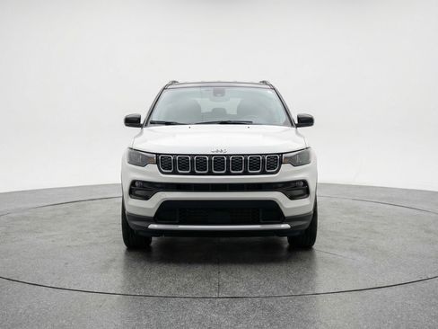 Used 2025 Jeep Compass Limited AWD/4WD image 2