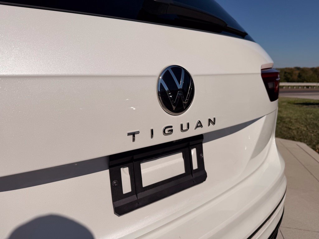 Used 2024 Volkswagen Tiguan SE R-Line FWD image 31
