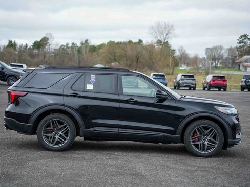 Used 2025 Ford Explorer ST AWD/4WD image 4
