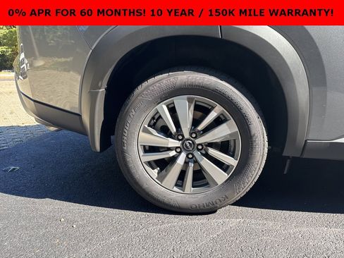 New 2025 Nissan Pathfinder SL w/ Black Appearance Package image 9