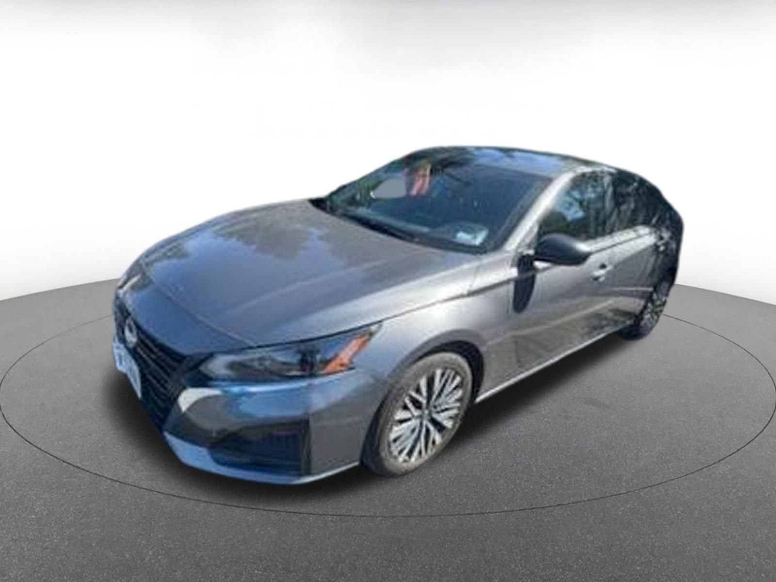 Used 2025 Nissan Altima 2.5 SV FWD image 2