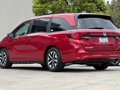 Certified 2025 Honda Odyssey EX-L image 3