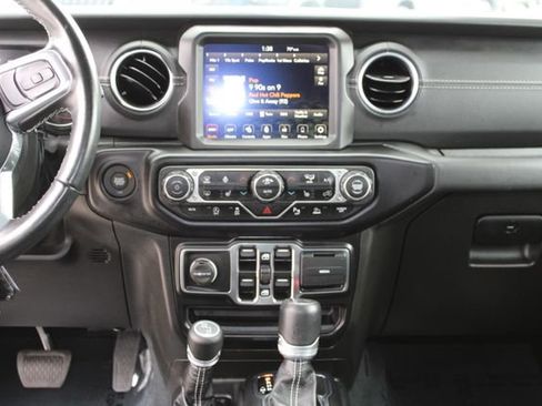 Used 2022 Jeep Wrangler Unlimited Sahara w/ Cold Weather Group image 16