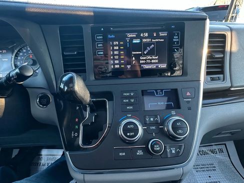 Used 2015 Toyota Sienna XLE Premium image 17