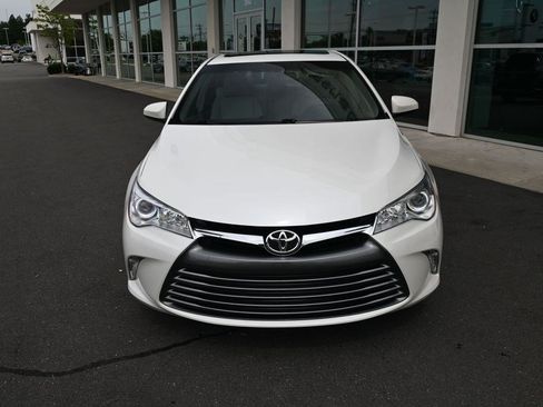 Used 2017 Toyota Camry XLE w/ Moonroof Package FWD image 4