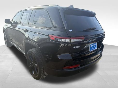 Used 2023 Jeep Grand Cherokee Limited w/ Black Appearance Package AWD/4WD image 33