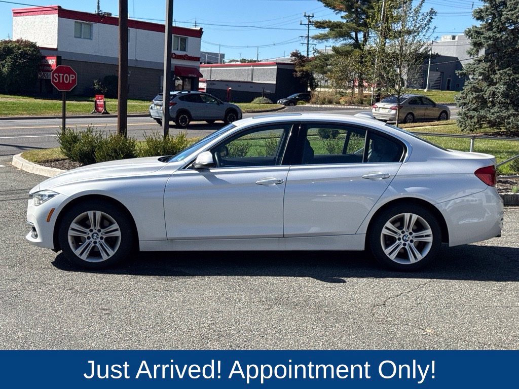 Used 2018 BMW 330i xDrive Sedan AWD/4WD image 4