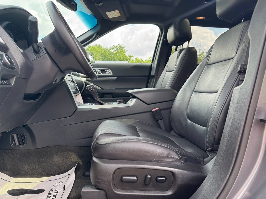 Used 2014 Ford Explorer XLT w/ Equipment Group 202A AWD/4WD image 20