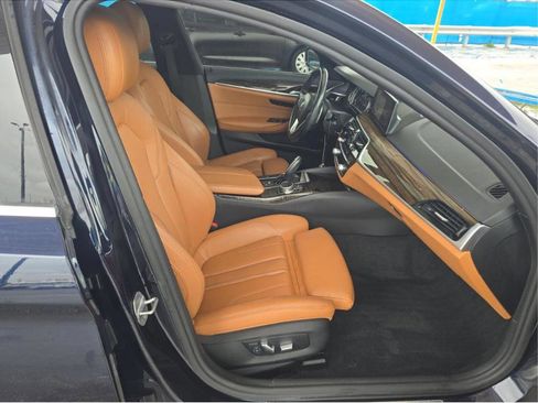 Used 2019 BMW 530i w/ Convenience Package image 9