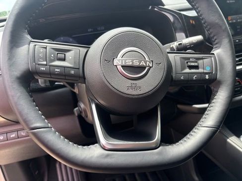 Used 2024 Nissan Pathfinder Platinum FWD image 25