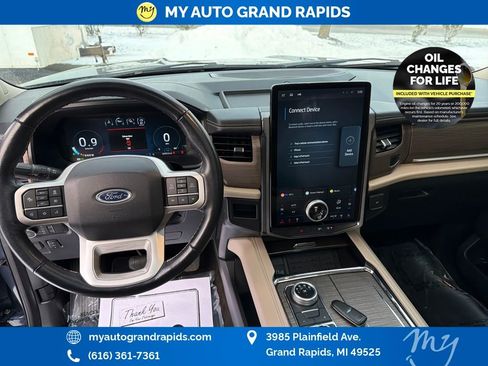Used 2022 Ford Expedition Limited image 13