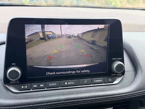 Used 2023 Nissan Rogue SV FWD image 9