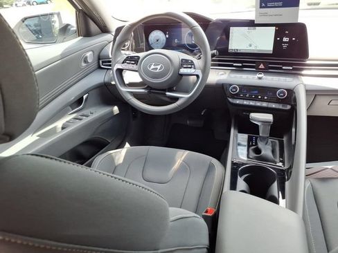 Certified 2025 Hyundai Elantra SEL FWD image 4
