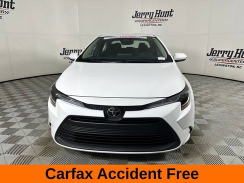 Used 2025 Toyota Corolla LE FWD image 3