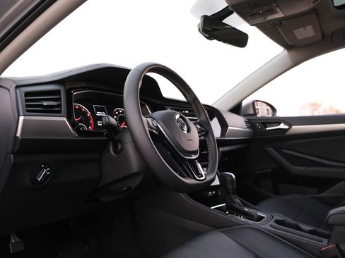 Used 2021 Volkswagen Jetta SE w/ SE Cold Weather Package image 14