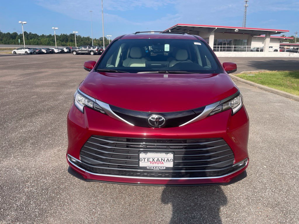New 2026 Toyota Sienna Limited FWD image 2