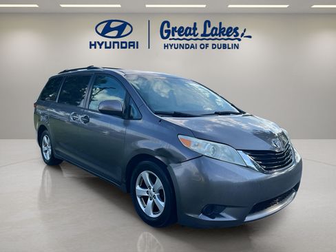 Used 2013 Toyota Sienna LE w/ Towing Pkg FWD image 7