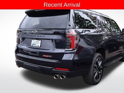 Used 2025 Chevrolet Suburban RST image 4