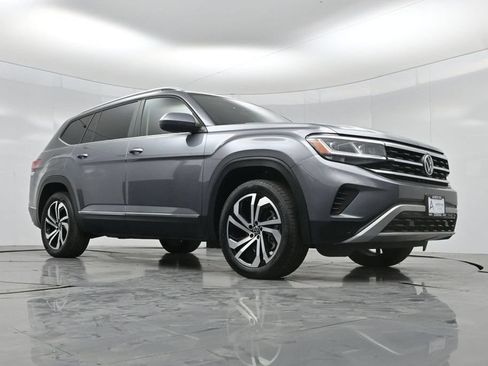 Used 2023 Volkswagen Atlas SEL AWD/4WD image 2