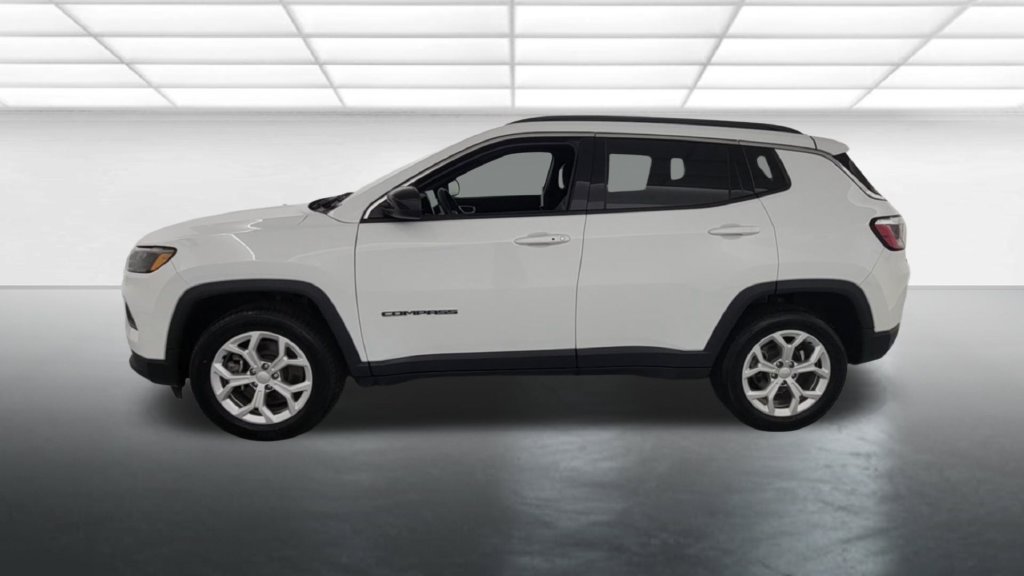 Used 2024 Jeep Compass Latitude AWD/4WD image 4