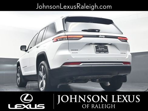 Used 2024 Jeep Grand Cherokee Limited w/ Luxury Tech Group II image 18
