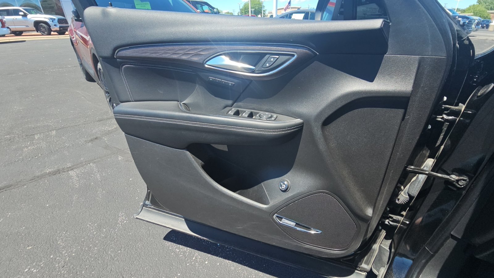 Used 2023 Buick Envision Avenir AWD/4WD image 23