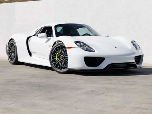 Used 2015 Porsche 918 Spyder image 9