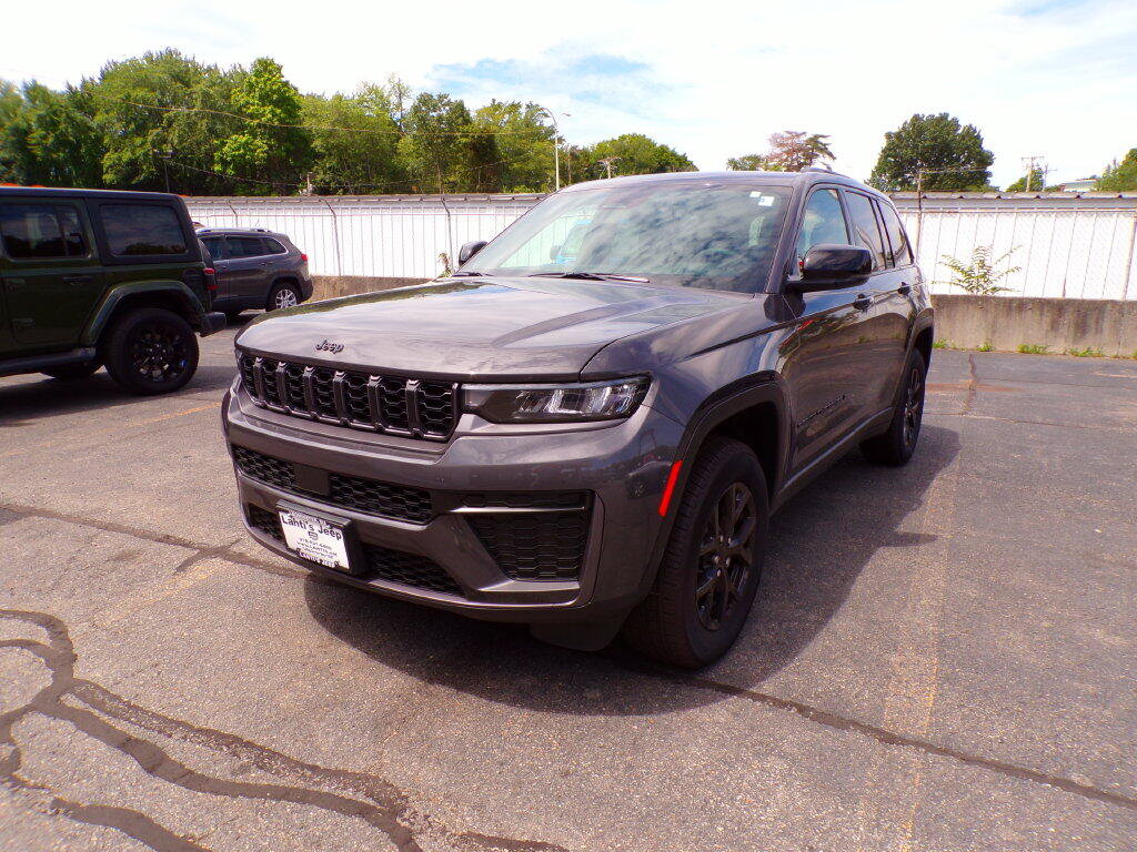 New 2026 Jeep Grand Cherokee Altitude AWD/4WD image 1