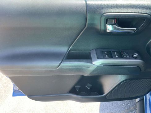 Used 2016 Toyota Tacoma TRD Sport w/ Premium & Technology Package image 13