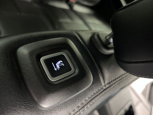 Used 2024 Jeep Wagoneer L Series II w/ Flexible Seating Group image 21