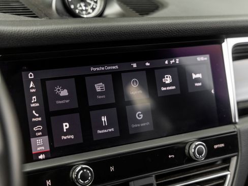 Certified 2023 Porsche Macan AWD/4WD image 31