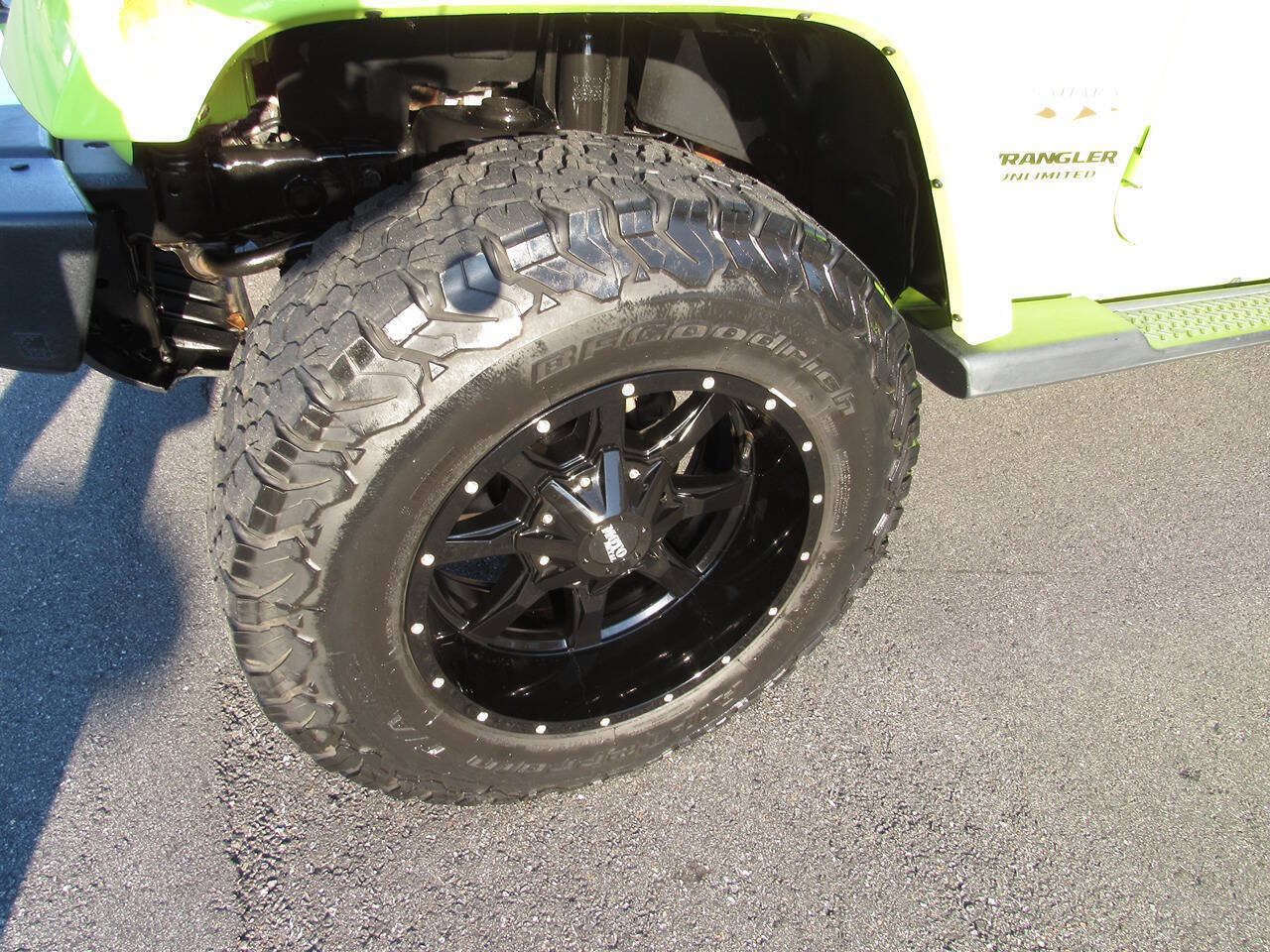 Used 2016 Jeep Wrangler Unlimited Sahara w/ Max Tow Package AWD/4WD image 11