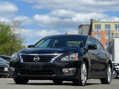 Used 2013 Nissan Altima 3.5 SV w/ Navigation Pkg