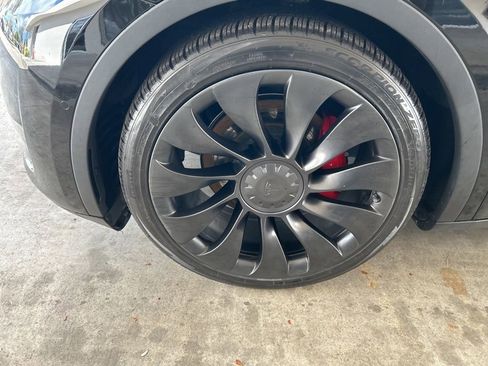 Used 2022 Tesla Model Y Performance image 15