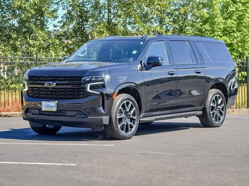 Used 2024 Chevrolet Suburban RST w/ Luxury Package image 9