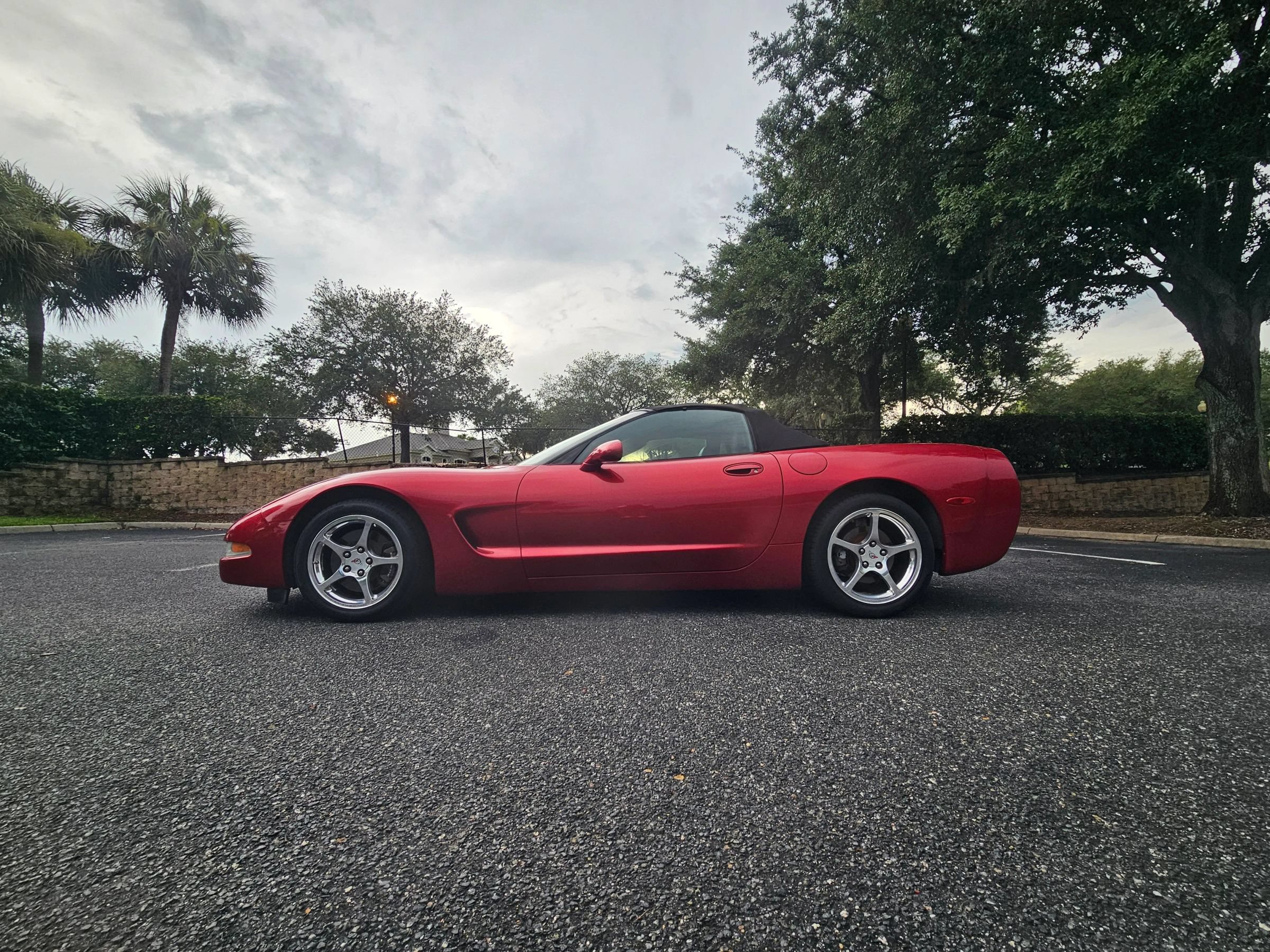 Used 2004 Chevrolet Corvette Coupe w/ Preferred Equipment Group RWD image 9
