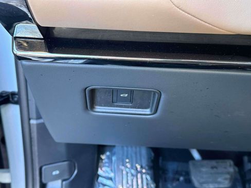 Used 2025 Land Rover Range Rover Sport SE image 20