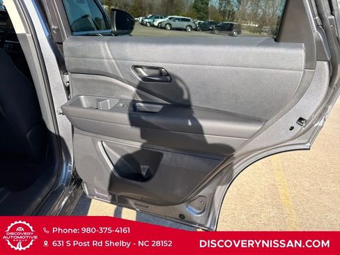 New 2025 Nissan Pathfinder SV image 36