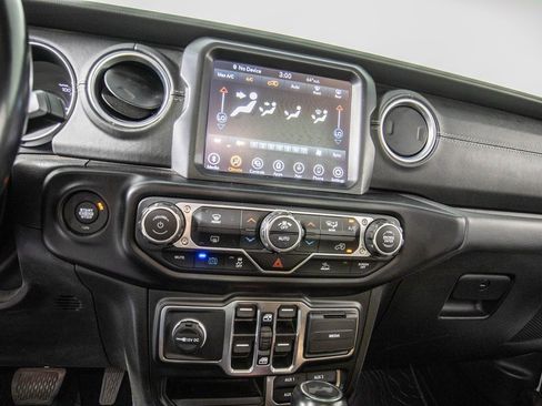 Used 2022 Jeep Wrangler Unlimited Sahara image 26