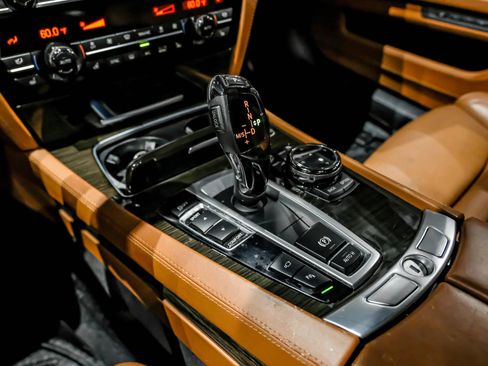Used 2014 BMW 750i RWD image 26